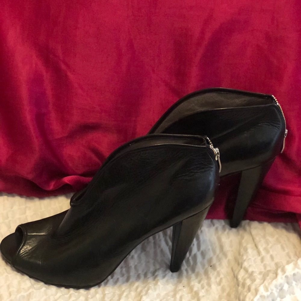 Vince Camuto Open toed heels